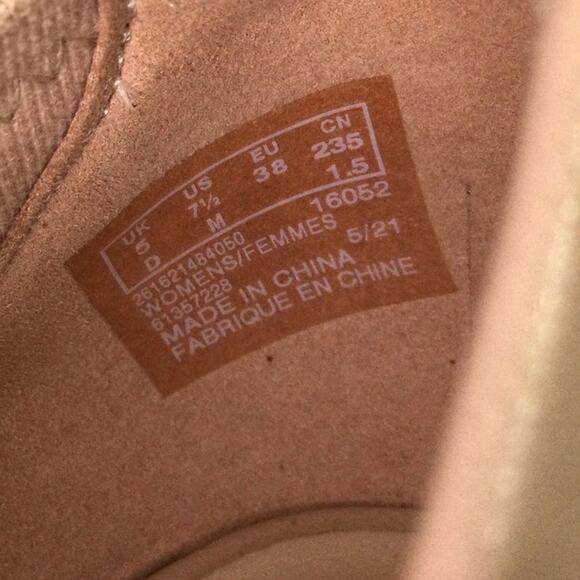 Collection by Clarks Vegan Leather Blush Pointed Toe Stacked Heel Pump 7.5M - Picture 13 of 13